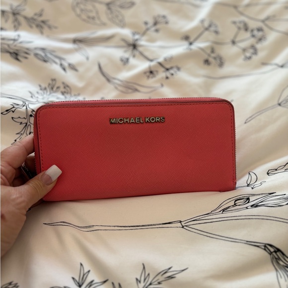 Michael Kors Jet Set Travel Saffiano Leather Continental Wallet - Picture 5 of 5